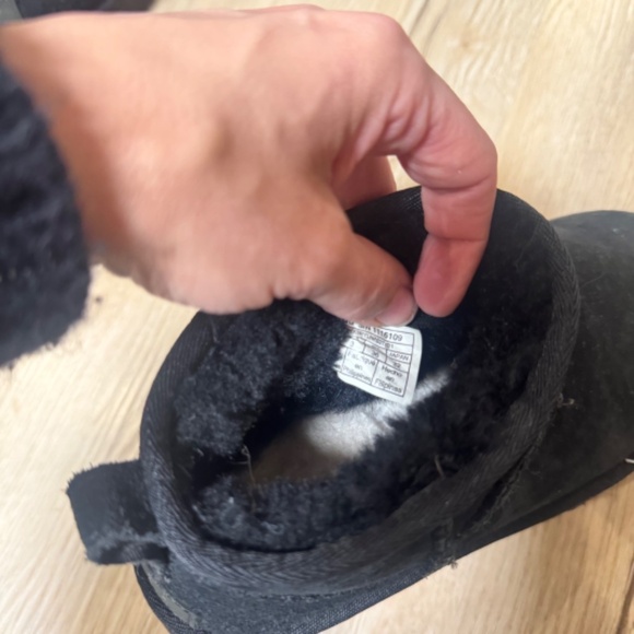 Ugg Ultra Mini Black size 5.5 - Picture 5 of 5